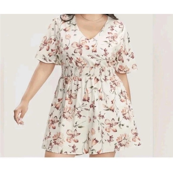 BloomChic Pants - BloomChic Floral VNeck Ruffle Sleeve Ruched Romper size 18-20 NWT